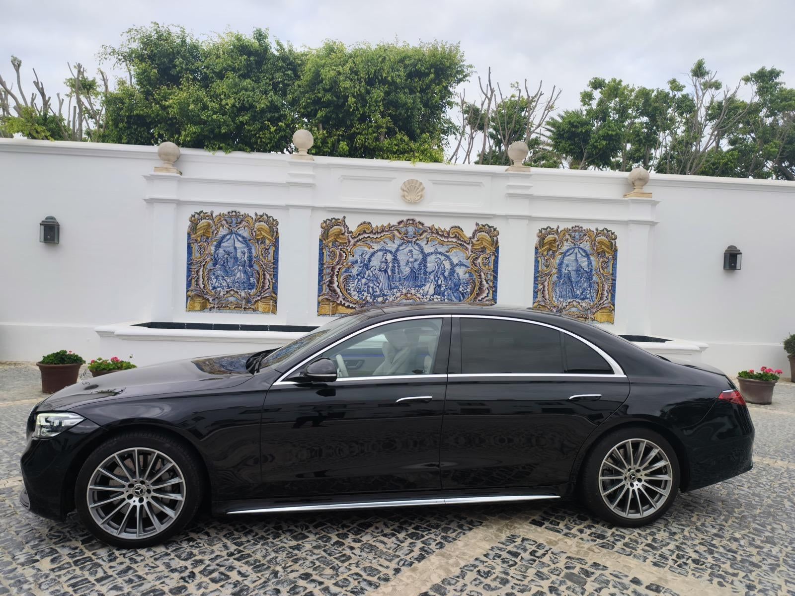 Side profile of the black Mercedes S-Class chauffeur car in Marbella